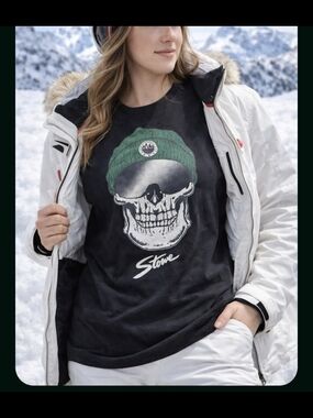 Black Stowe Vermont Ski Resort Skull Graphic T Shirt M Snowboard Souvenir